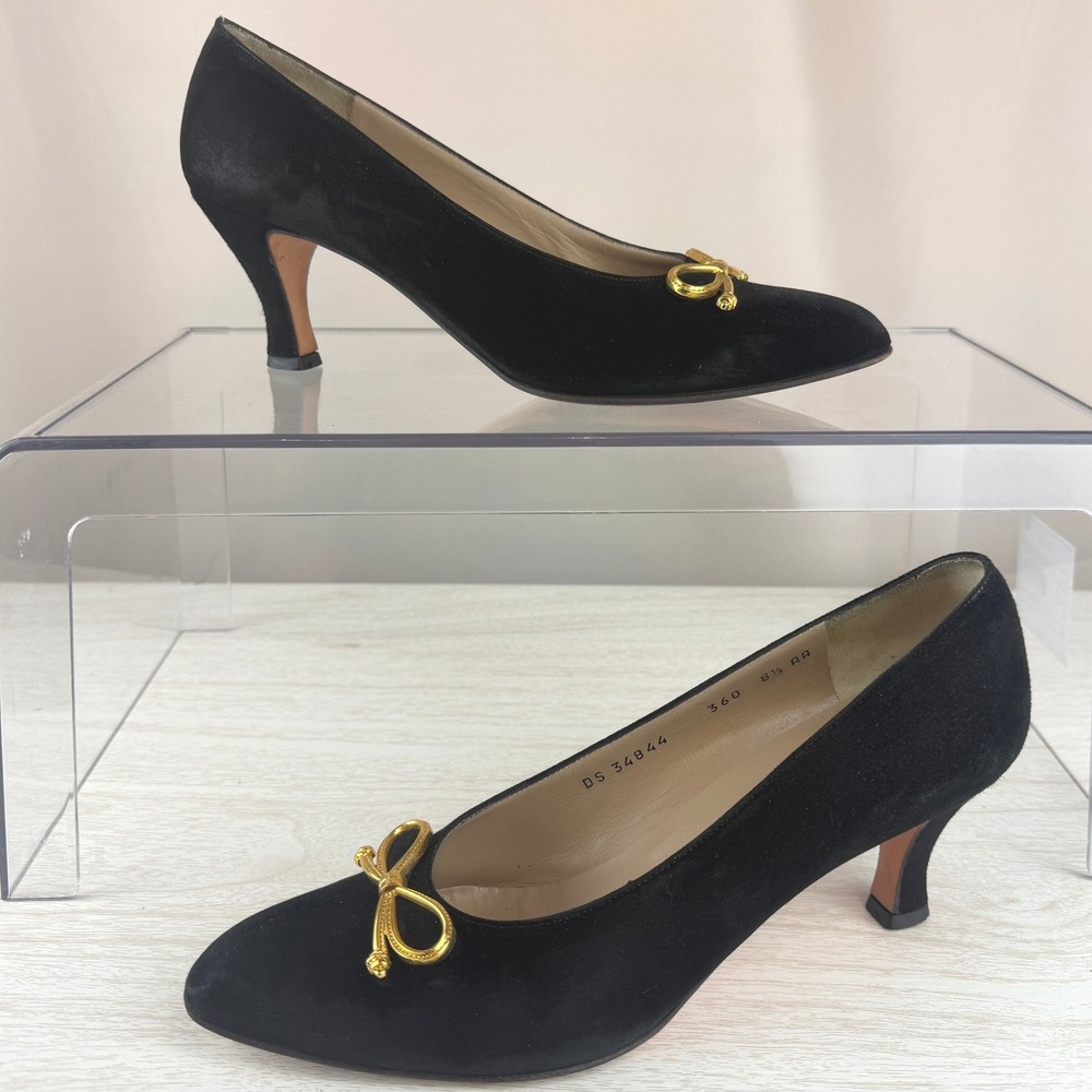 Vintage 90s SALVATORE FERRAGAMO|8.5|Vara Gold Bow Black Suede Pump Classic Italy